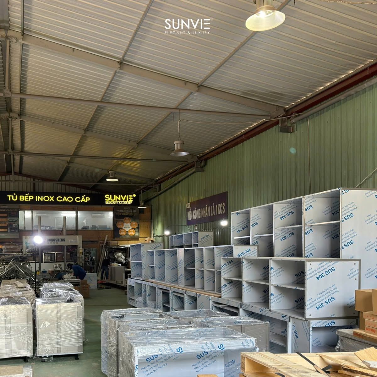 Thùng tủ inox tại nhà máy